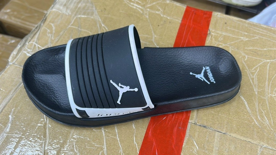 сланцы adidas,adidas adilette comfort,шлепки adidas мужские,шлепки адидас,шлепанцы мужские adidas adilette comfort