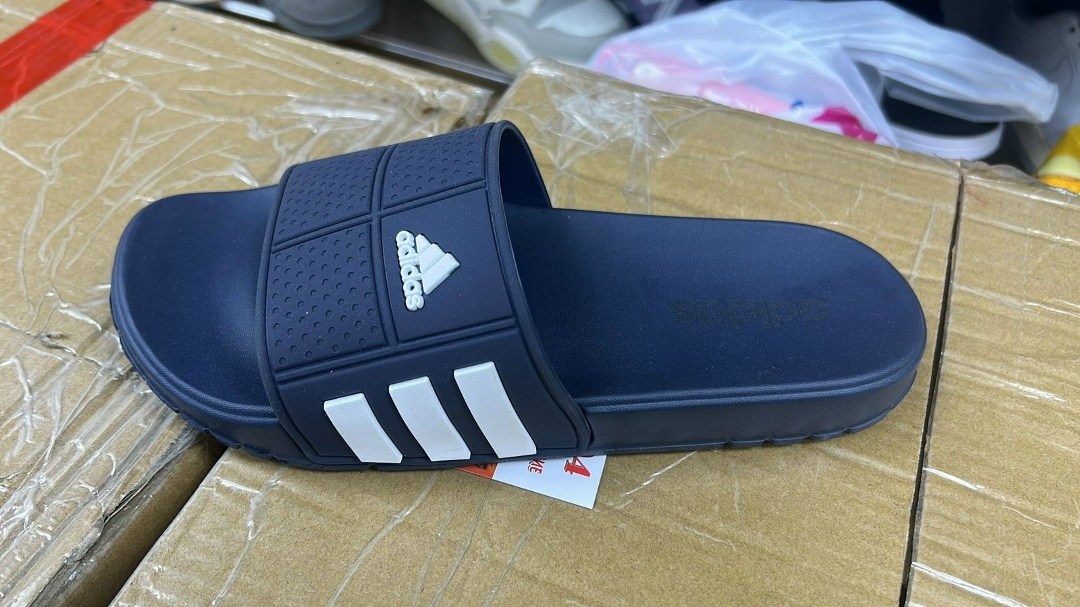 сланцы adidas,adidas adilette comfort,шлепки adidas мужские,шлепки адидас,шлепанцы мужские adidas adilette comfort
