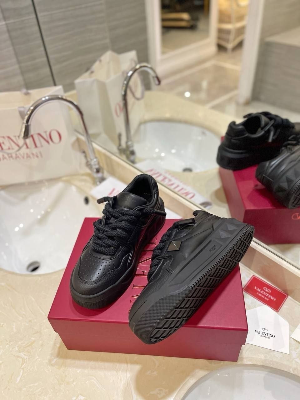кроссовки valentino женские,valentino кроссовки,,кроссовки валентино мужские,кроссовки мужские женские