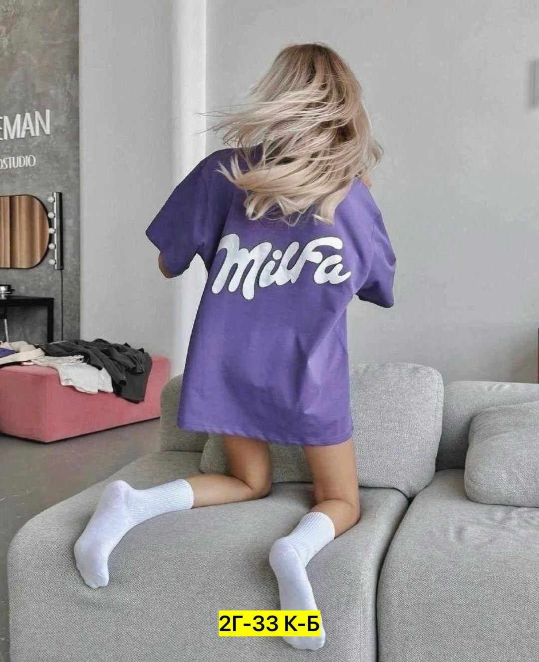 футболка оверсайз фиолетовая royalclothes,женская футболка,футболка женская оверсайз,трендовая футболка оверсайз,трендовая женская футболка оверсайз с надписью