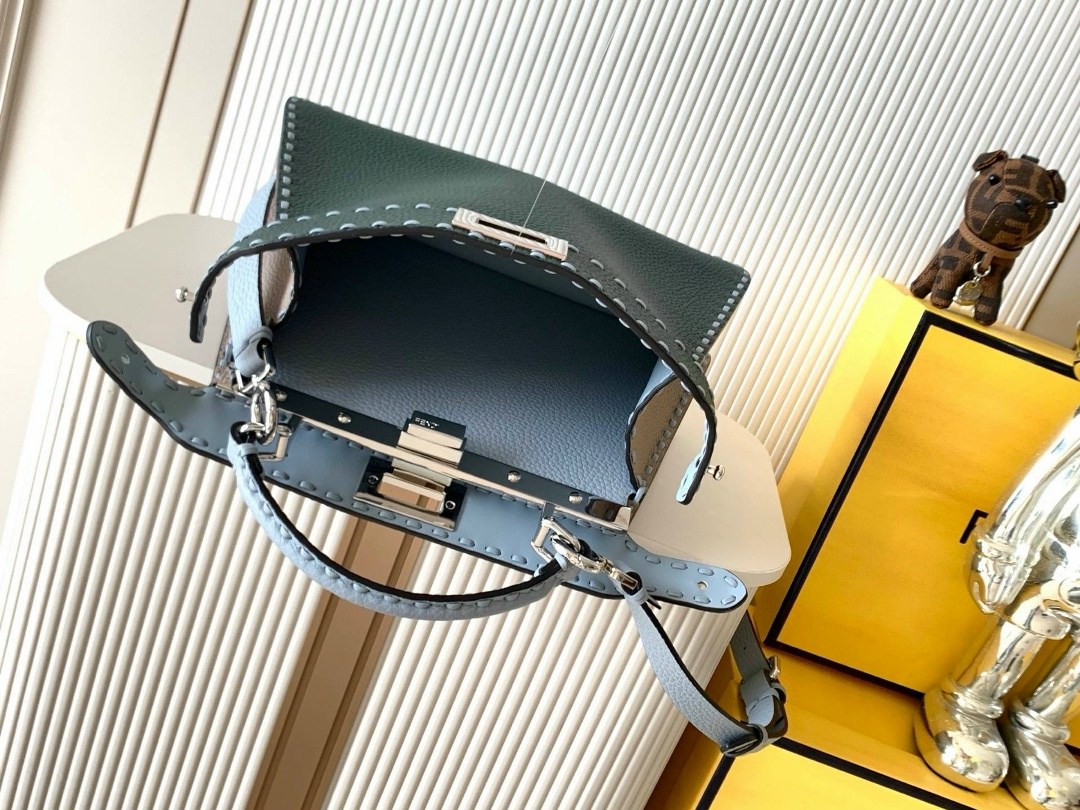 fendi сумка,fendi сумка на плечо,женская сумка fendi,сумка,сумка fendi peekaboo