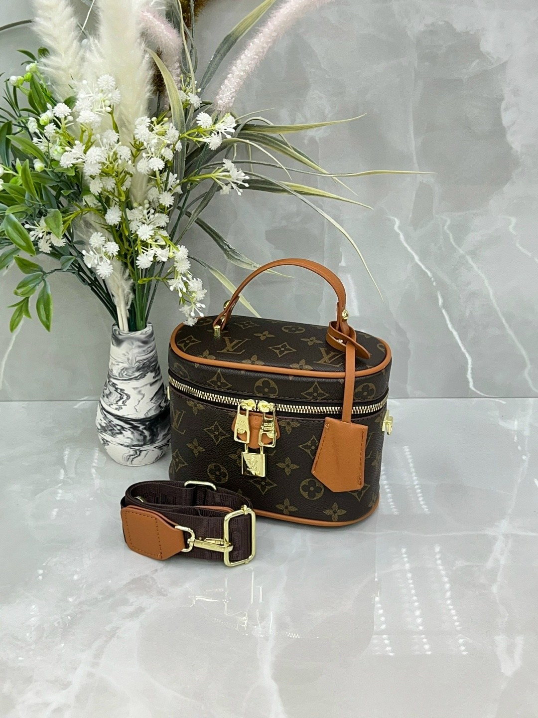 косметичка louis vuitton,косметичка луи виттон,сумка косметичка louis vuitton,louis vuitton сумка,косметичка стильная