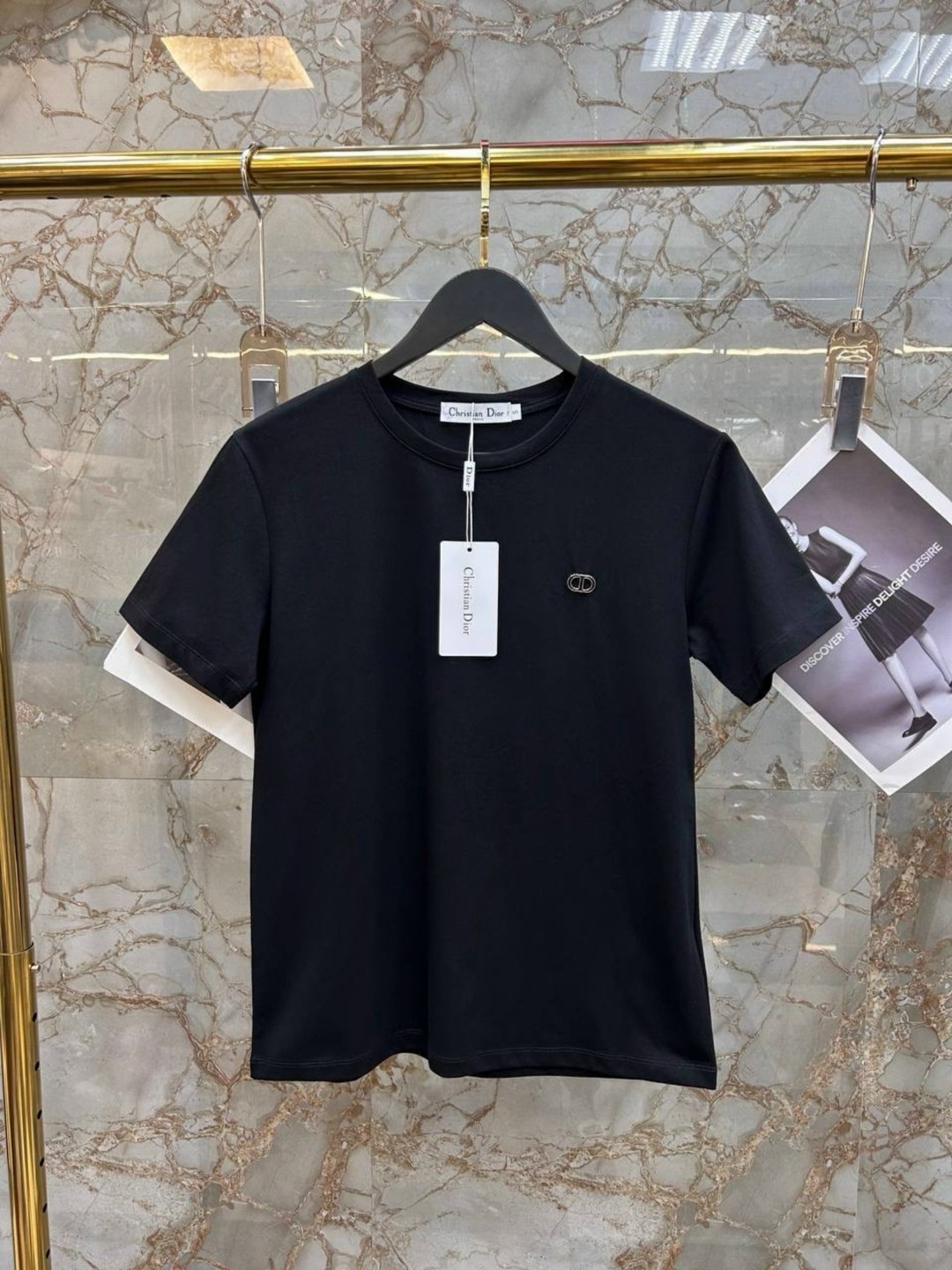 футболка dior,футболка christian dior,красная футболка,брендовые вещи,диор футболка