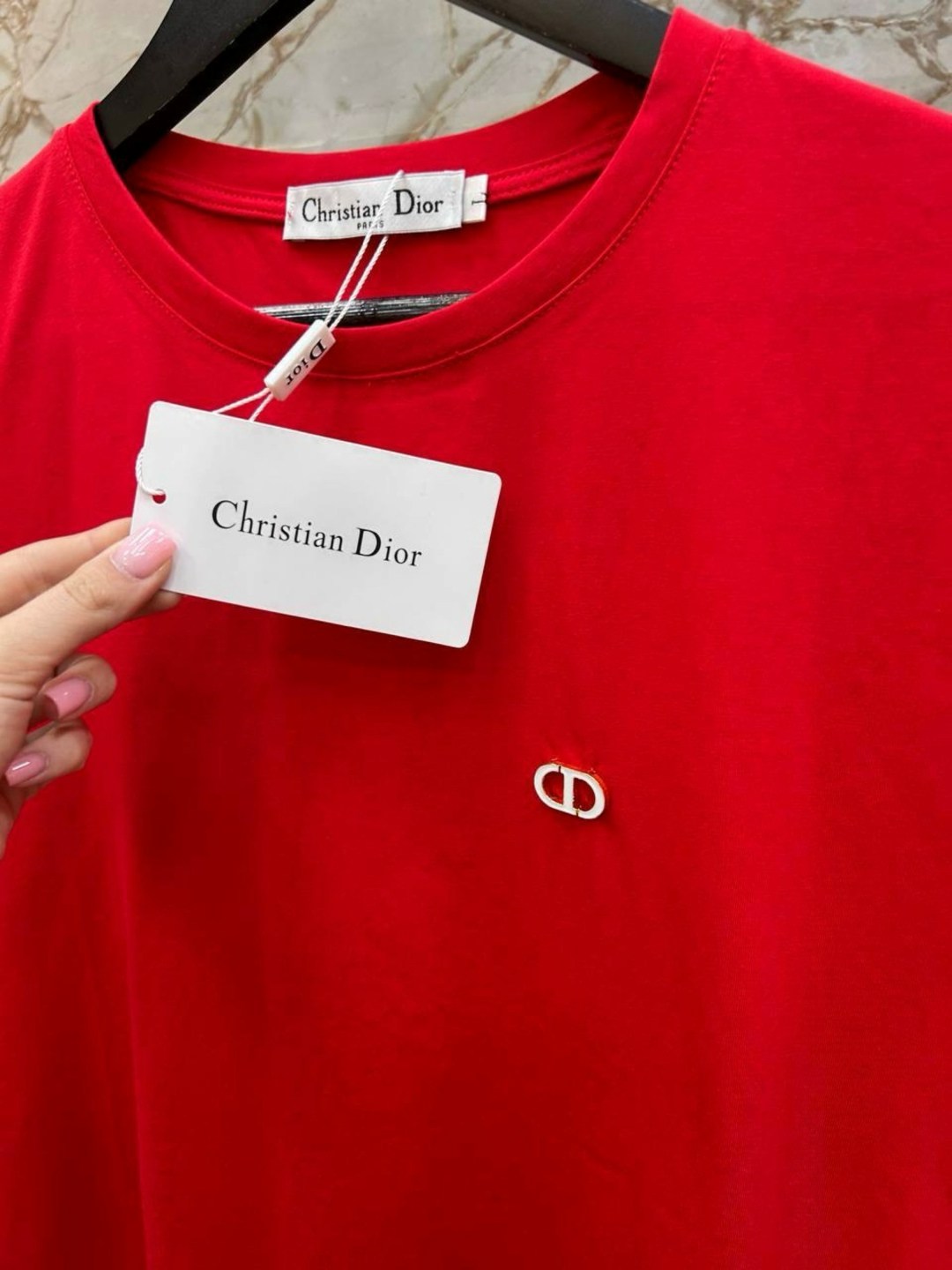 футболка dior,футболка christian dior,красная футболка,брендовые вещи,диор футболка