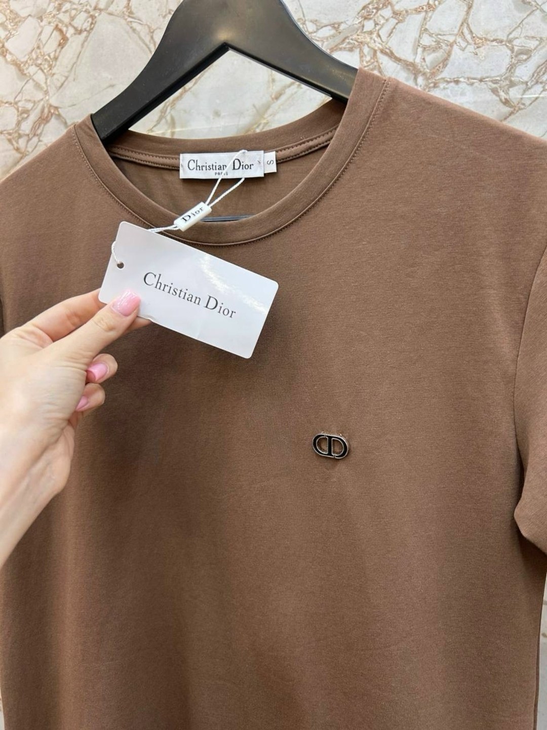 футболка dior,футболка christian dior,красная футболка,брендовые вещи,диор футболка