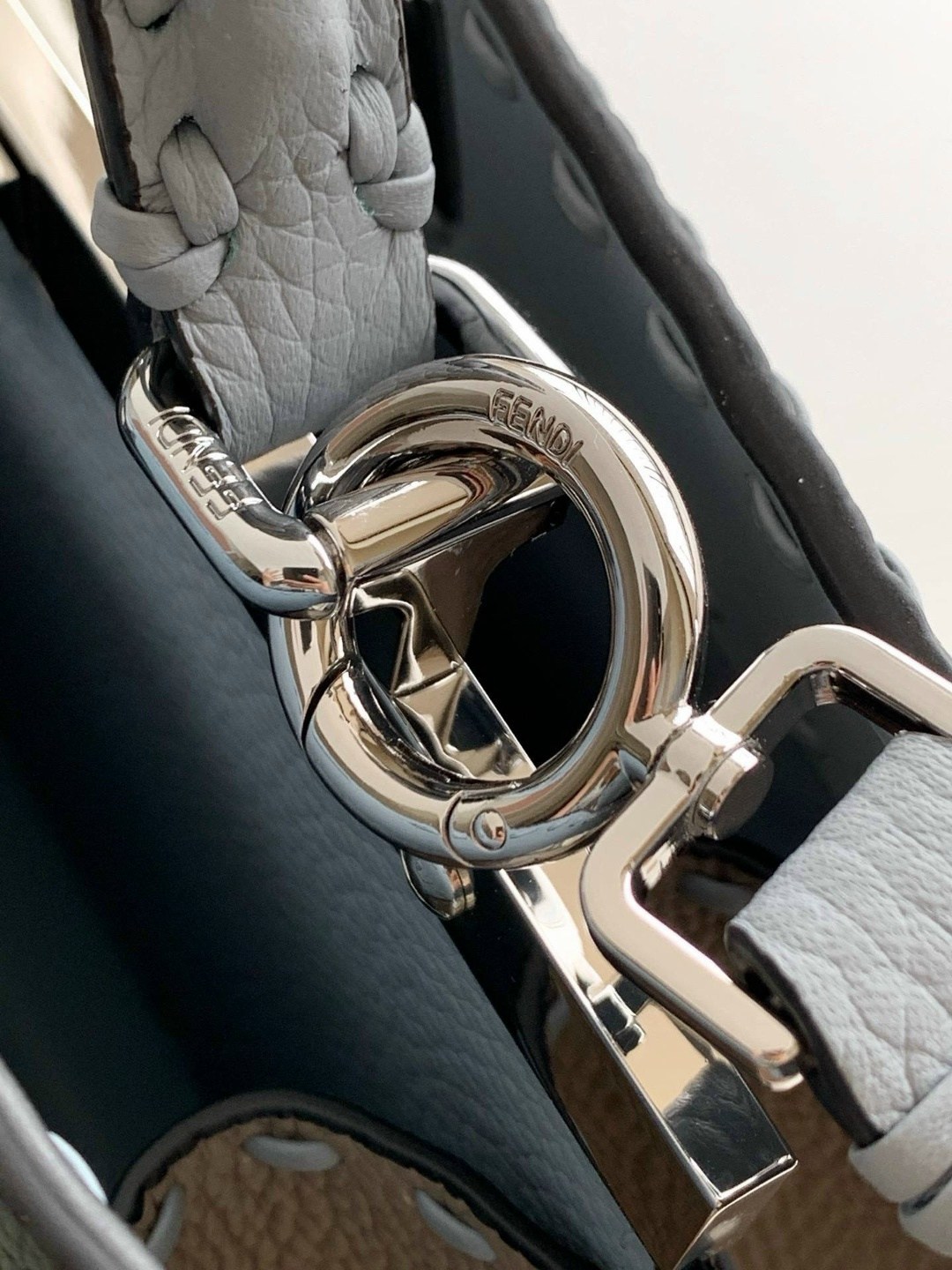 fendi сумка,fendi сумка на плечо,женская сумка fendi,сумка,сумка fendi peekaboo