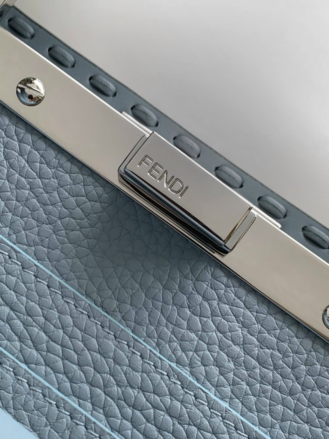 fendi сумка,fendi сумка на плечо,женская сумка fendi,сумка,сумка fendi peekaboo