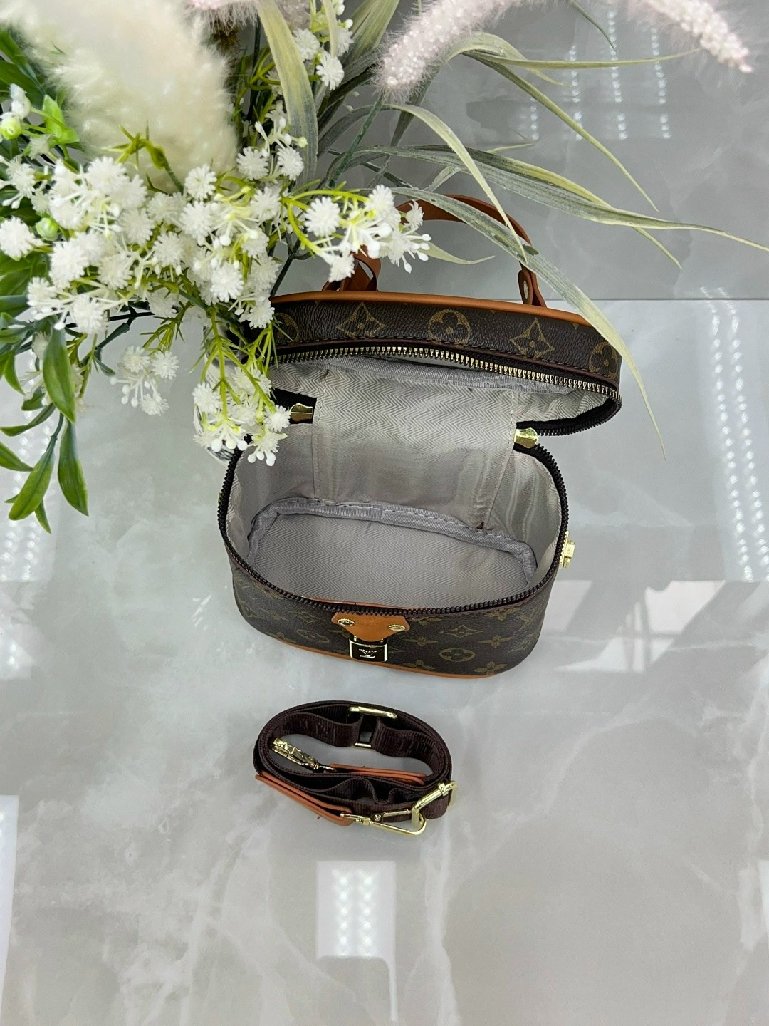 косметичка louis vuitton,косметичка луи виттон,сумка косметичка louis vuitton,louis vuitton сумка,косметичка стильная
