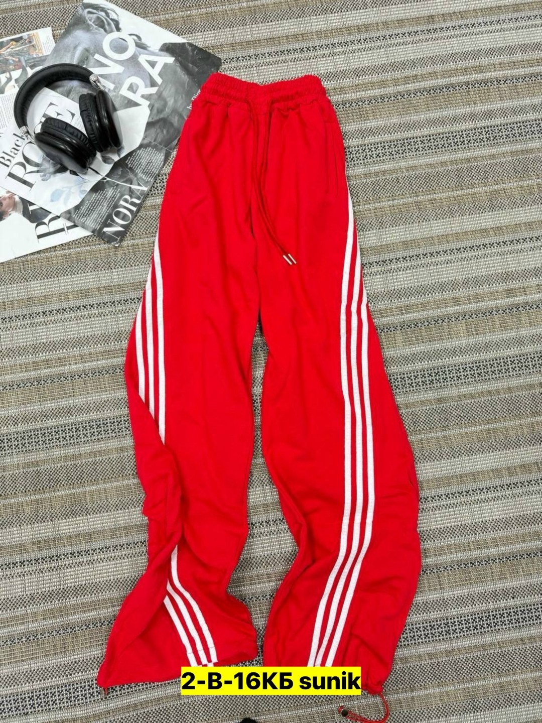 adidas originals спортивные брюки,адидас штаны с красными полосками,штаны адидас,спортивные штаны адидас,спортивные штаны адидас красные