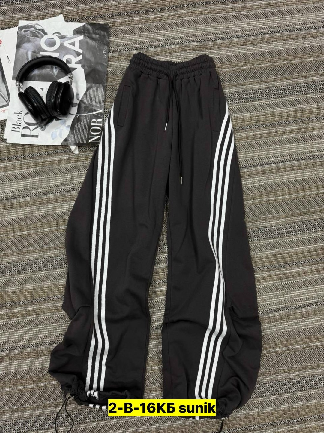 adidas originals спортивные брюки,адидас штаны с красными полосками,штаны адидас,спортивные штаны адидас,спортивные штаны адидас красные