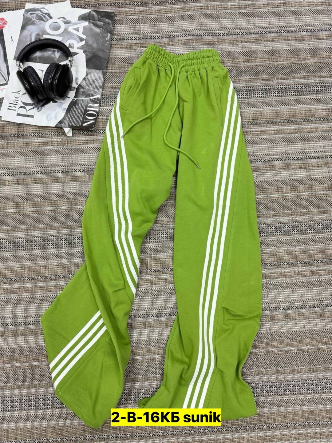adidas originals спортивные брюки,адидас штаны с красными полосками,штаны адидас,спортивные штаны адидас,спортивные штаны адидас красные