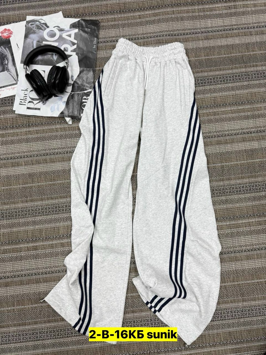 adidas originals спортивные брюки,адидас штаны с красными полосками,штаны адидас,спортивные штаны адидас,спортивные штаны адидас красные