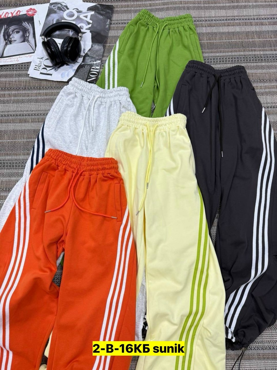 adidas originals спортивные брюки,адидас штаны с красными полосками,штаны адидас,спортивные штаны адидас,спортивные штаны адидас красные