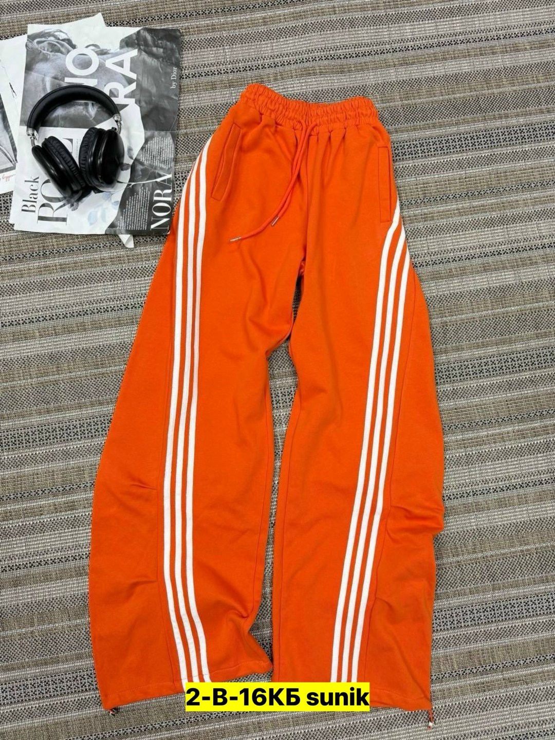 adidas originals спортивные брюки,адидас штаны с красными полосками,штаны адидас,спортивные штаны адидас,спортивные штаны адидас красные