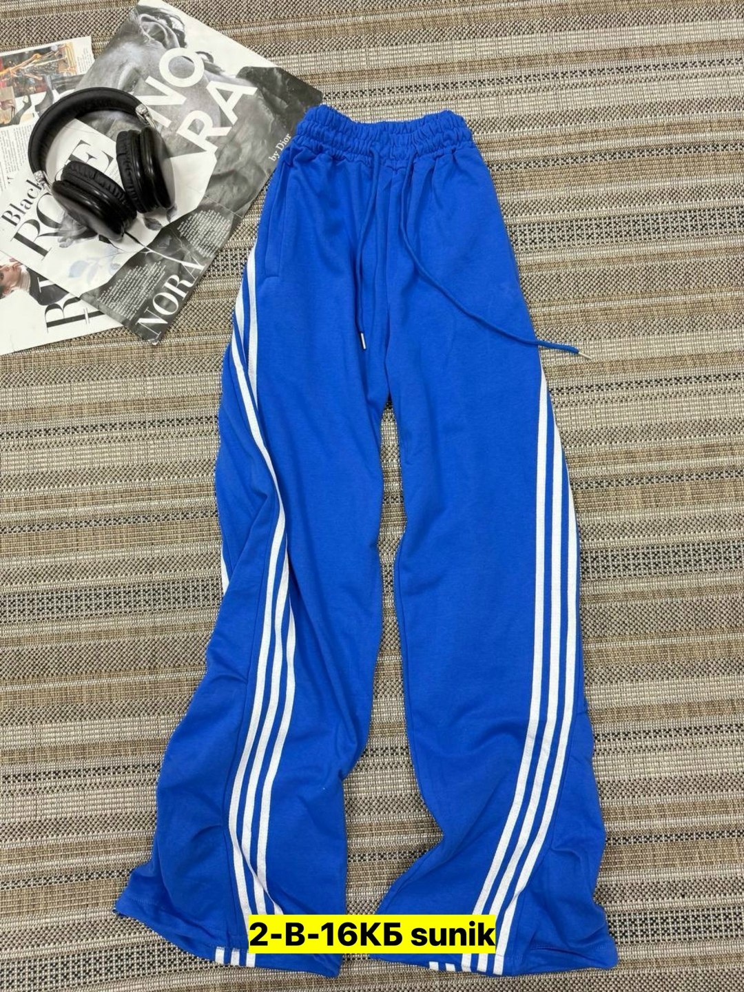 adidas originals спортивные брюки,адидас штаны с красными полосками,штаны адидас,спортивные штаны адидас,спортивные штаны адидас красные