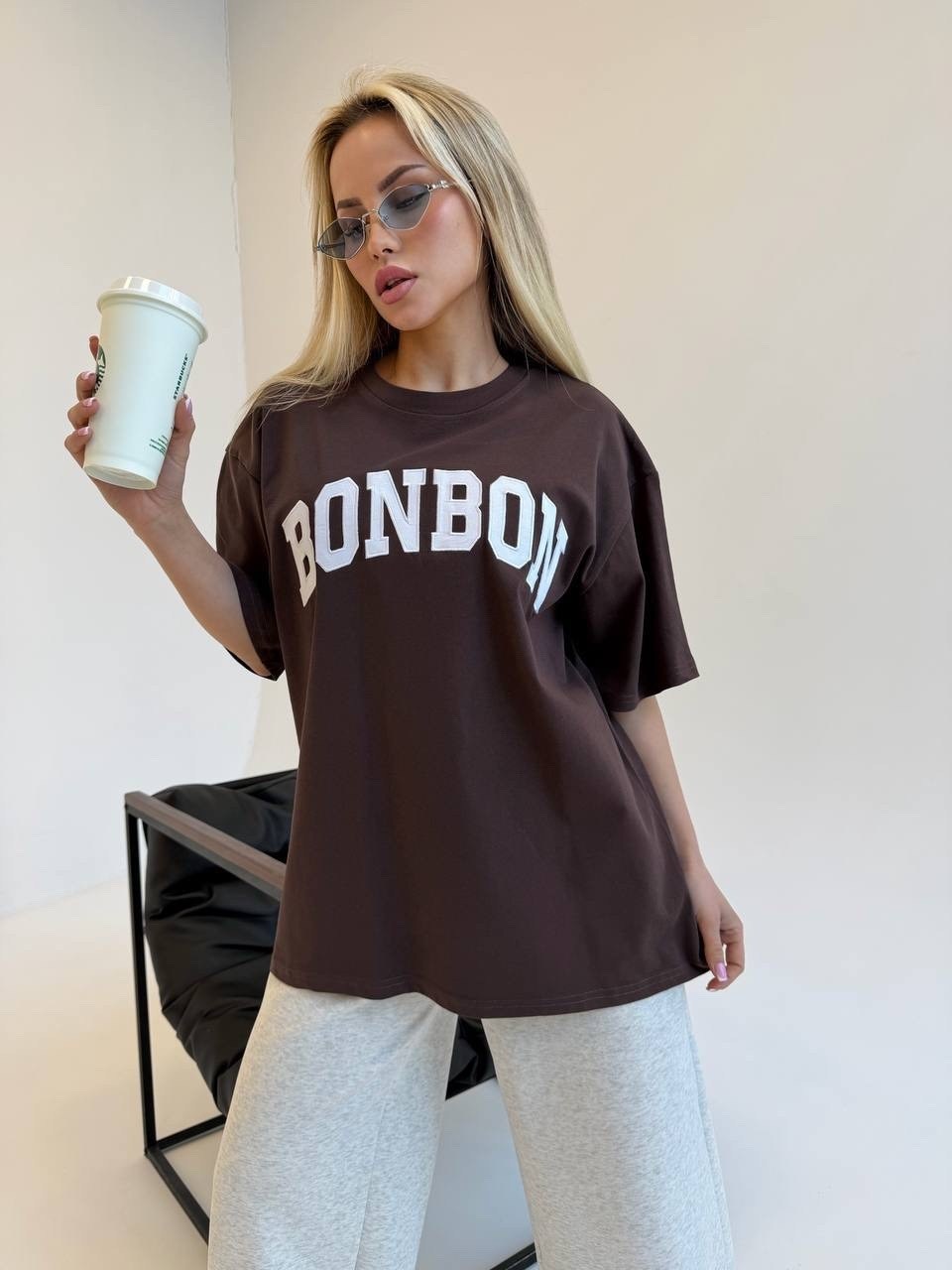 футболка женская оверсайз со стразами,футболка оверсайз со стразами fashion lux,женская футболка,женская футболка оверсайз,футболки оверсайз с принтами