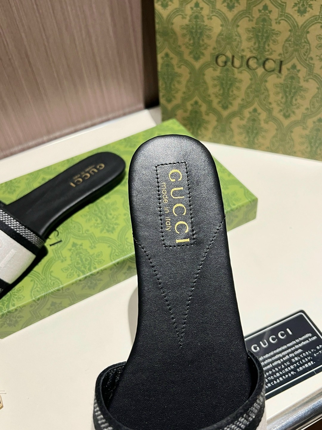 шлепки гуччи мужские,шлепанцы gucci,gucci шлепанцы женские,шлепанцы женские,шлепки gucci