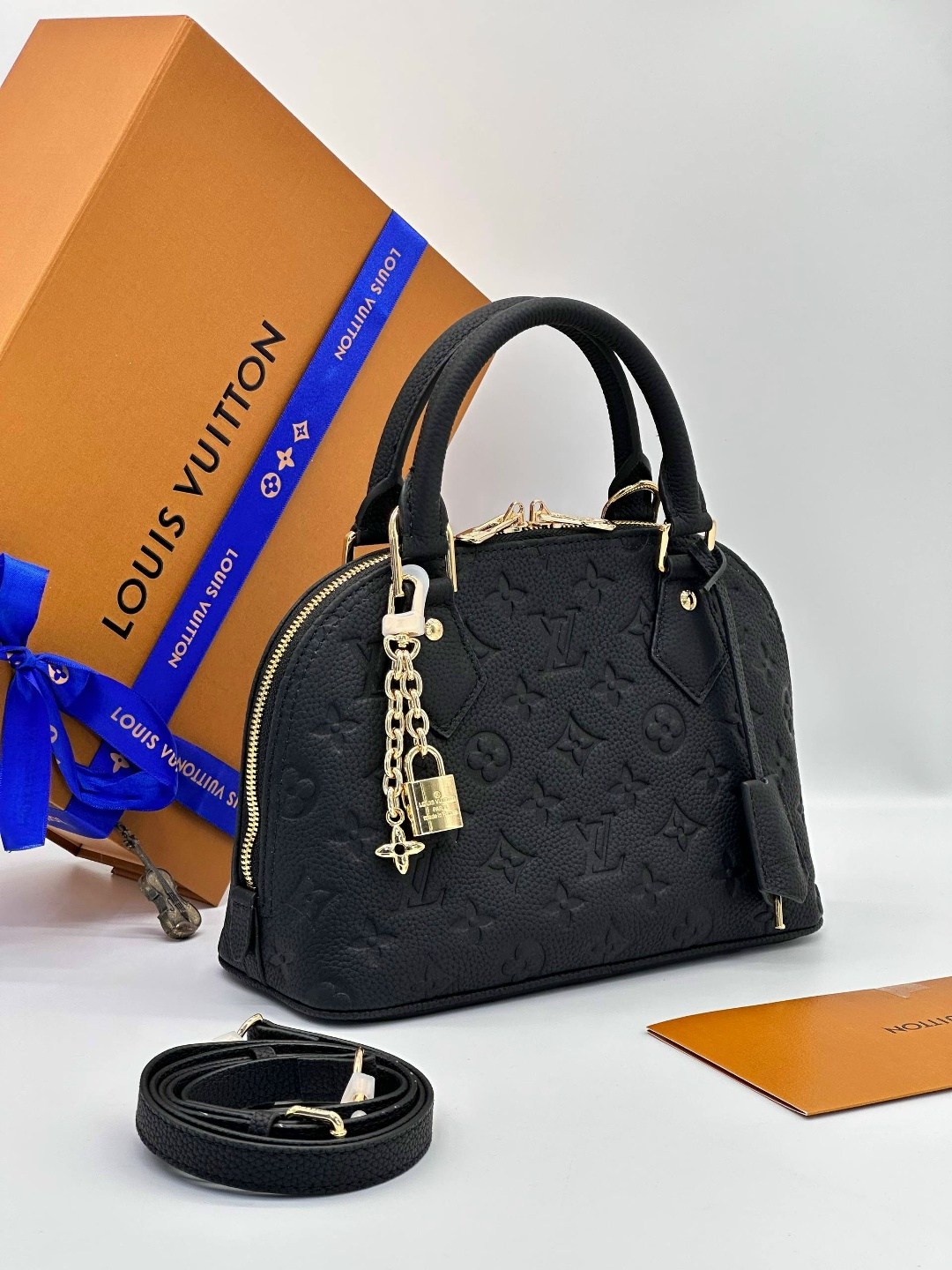 женская черная сумка louis vuitton alma bb,сумка louis vuitton,сумки луи виттон,сумка louis vuitton женская,сумки брендовая
