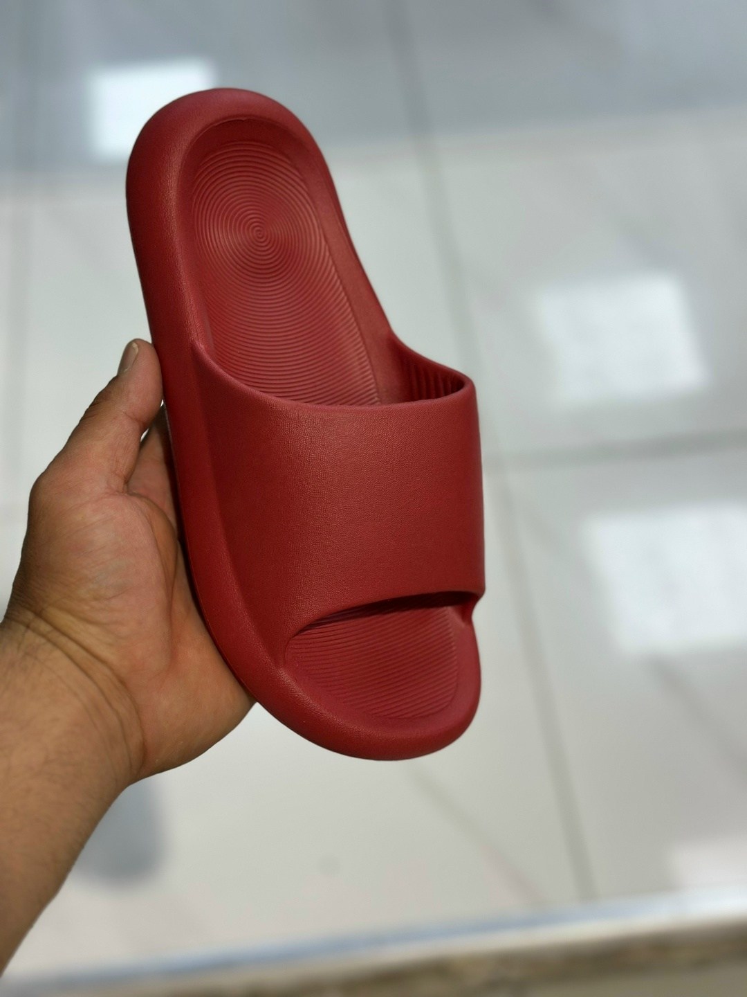 ,шлепанцы женские,тапочки модные,тапочки yeezy slide,домашние тапочки