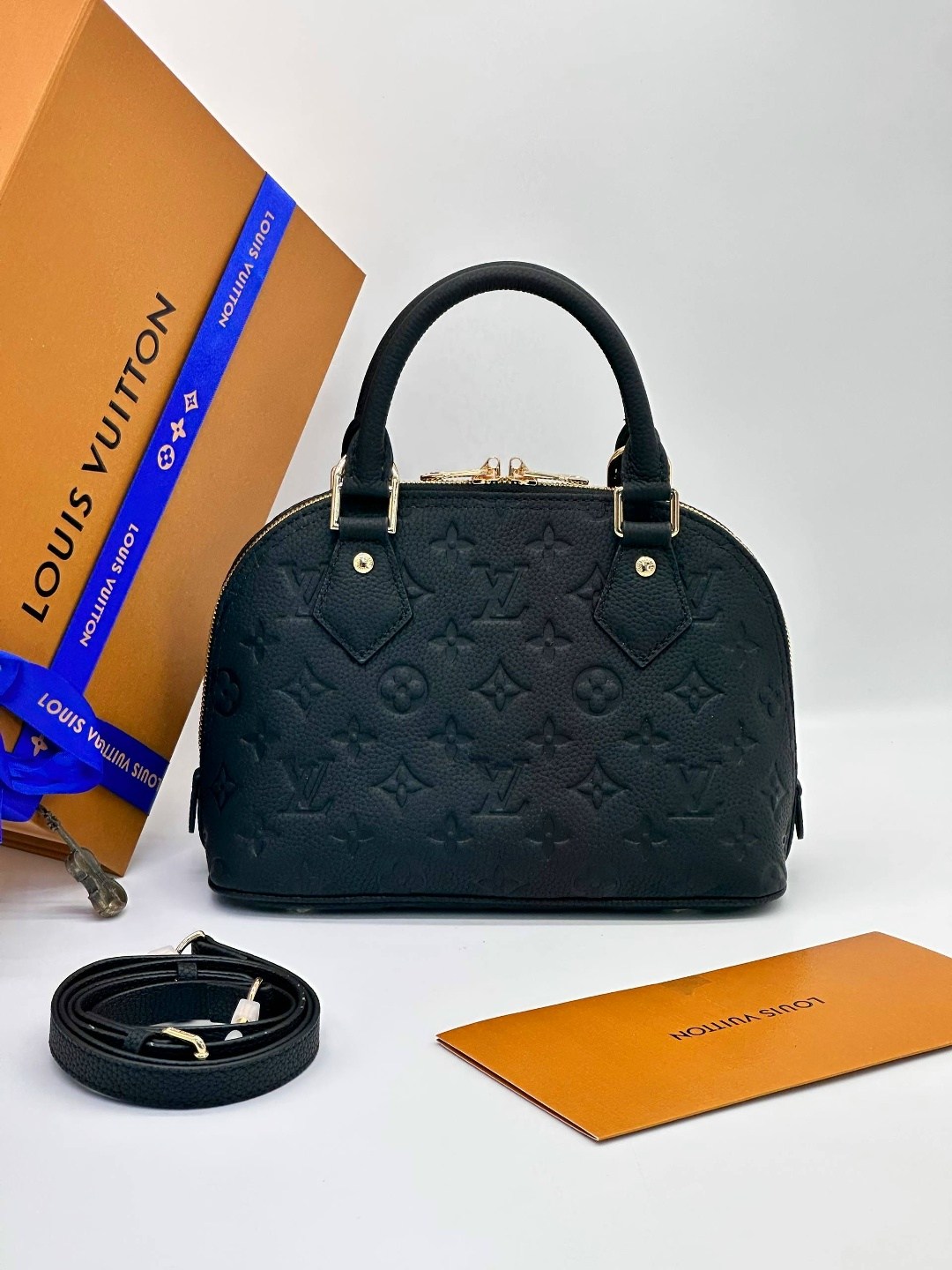 женская черная сумка louis vuitton alma bb,сумка louis vuitton,сумки луи виттон,сумка louis vuitton женская,сумки брендовая