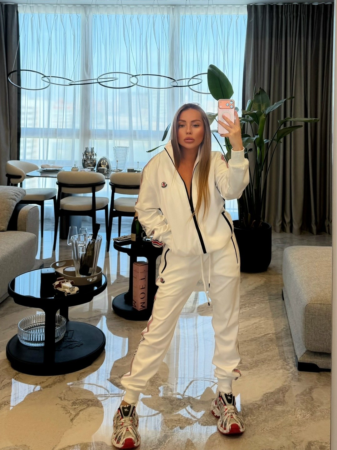 белый спортивный костюм в стиле celine,женский спортивный костюм,костюм спортивный celine,женский костюм,костюм спортивный