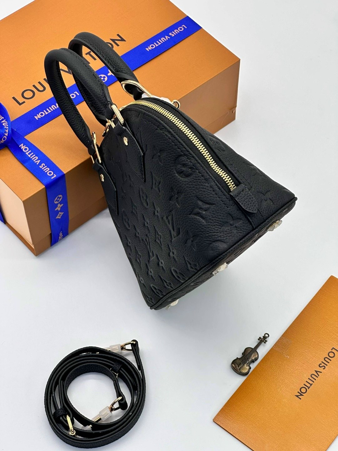 женская черная сумка louis vuitton alma bb,сумка louis vuitton,сумки луи виттон,сумка louis vuitton женская,сумки брендовая