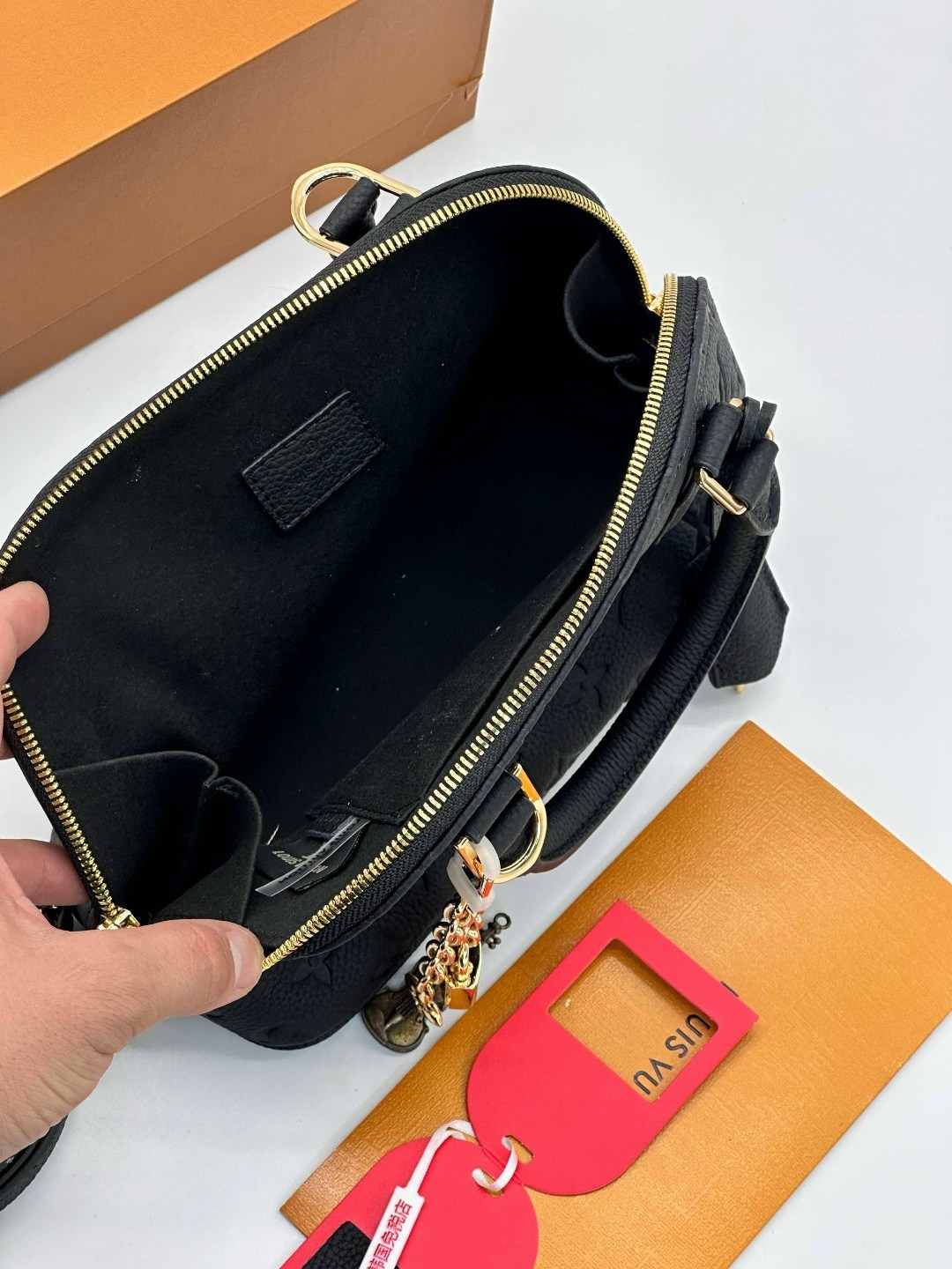 женская черная сумка louis vuitton alma bb,сумка louis vuitton,сумки луи виттон,сумка louis vuitton женская,сумки брендовая