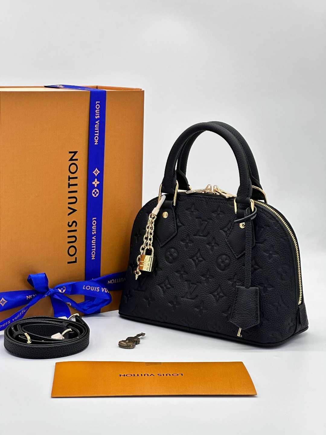 женская черная сумка louis vuitton alma bb,сумка louis vuitton,сумки луи виттон,сумка louis vuitton женская,сумки брендовая