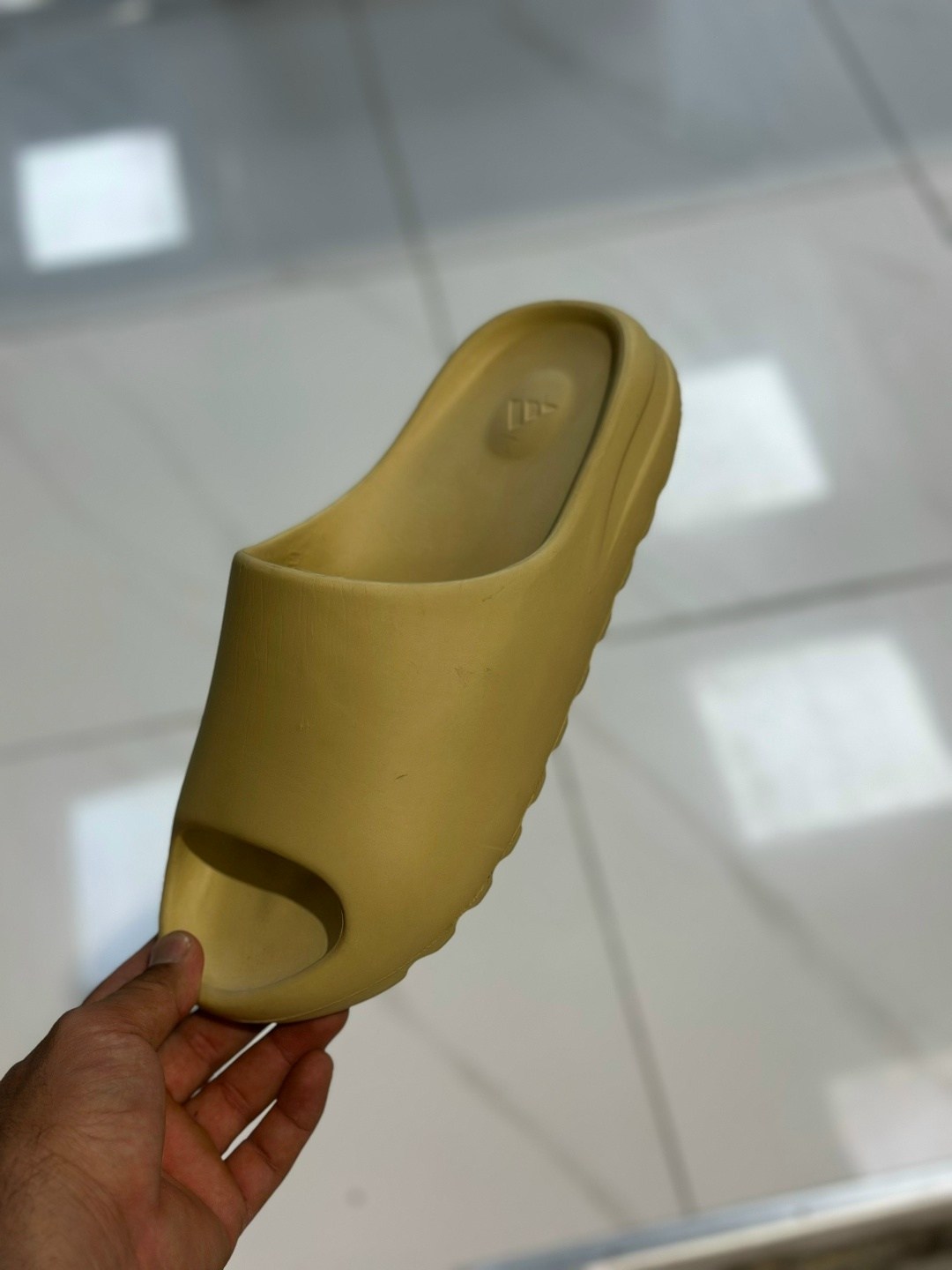 шлепанцы adidas yeezy slide,сланцы adidas yeezy slide цвет бежевый,шлепанцы летние,adidas yeezy slide,шлепки объемные