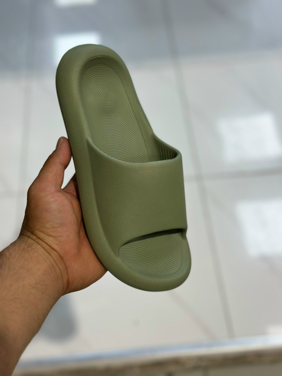 ,шлепанцы женские,тапочки модные,тапочки yeezy slide,домашние тапочки