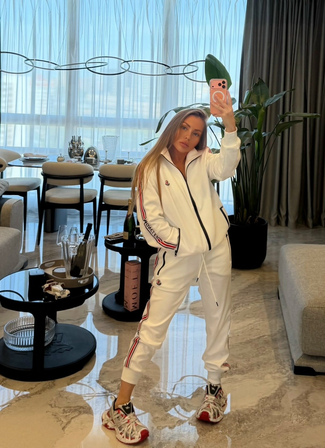 белый спортивный костюм в стиле celine,женский спортивный костюм,костюм спортивный celine,женский костюм,костюм спортивный