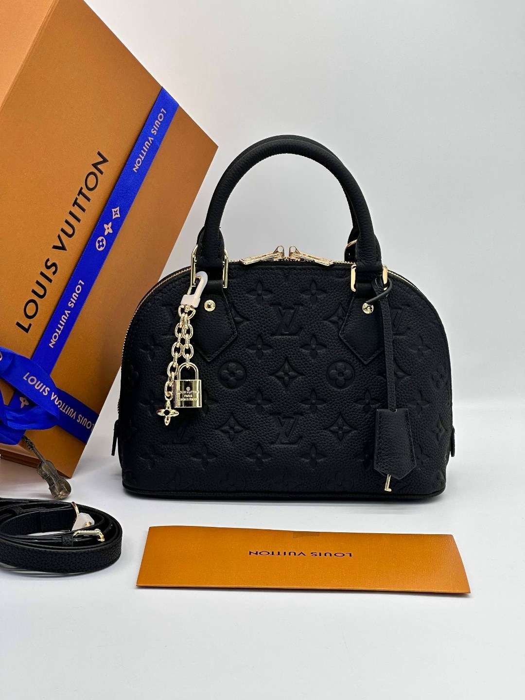 женская черная сумка louis vuitton alma bb,сумка louis vuitton,сумки луи виттон,сумка louis vuitton женская,сумки брендовая
