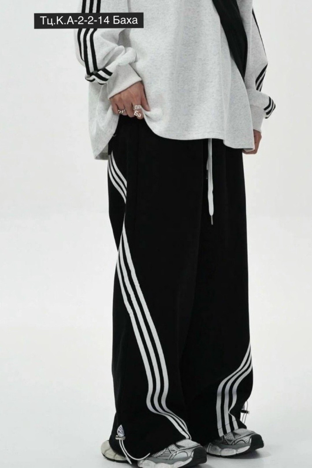 спортивные штаны adidas широкие y2k,брюки спортивные,штаны спортивные широкие оверсайз с лампасами y2k,спортивные штаны,спортивные широкие брюки