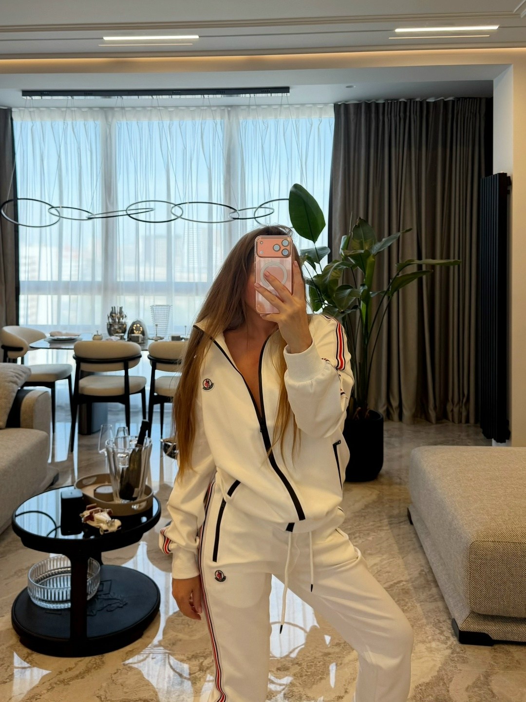 белый спортивный костюм в стиле celine,женский спортивный костюм,костюм спортивный celine,женский костюм,костюм спортивный