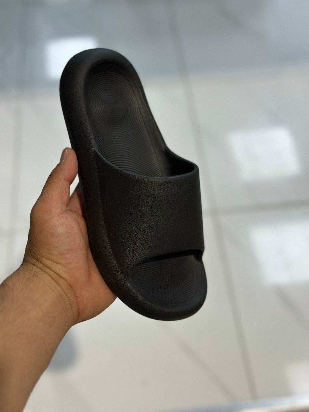 ,шлепанцы женские,тапочки модные,тапочки yeezy slide,домашние тапочки