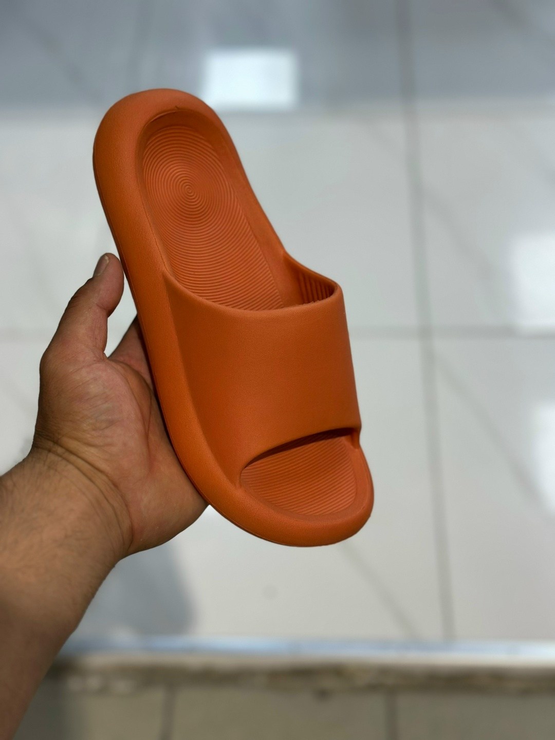 ,шлепанцы женские,тапочки модные,тапочки yeezy slide,домашние тапочки
