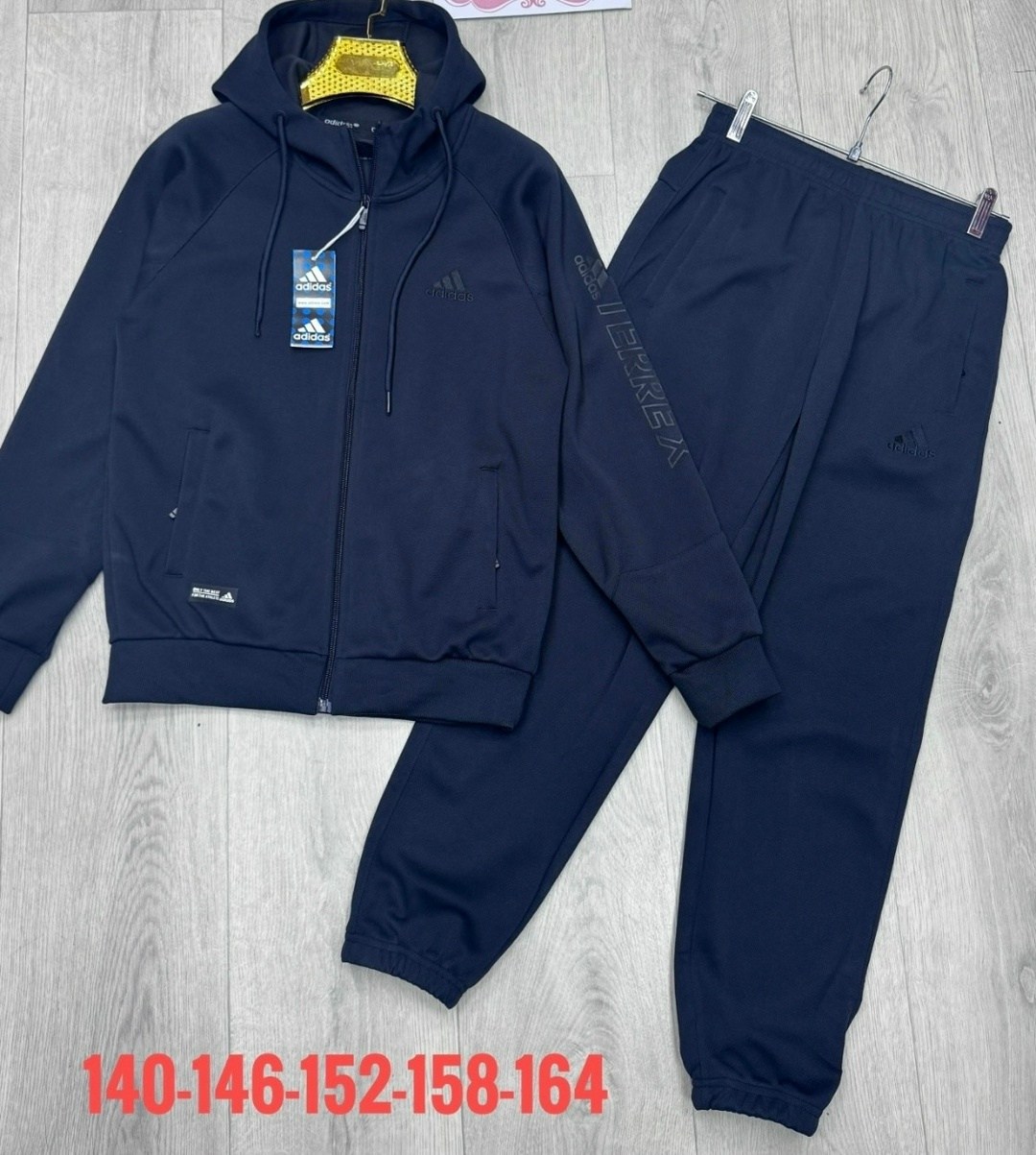 спортивный костюм,мужской спортивный костюм,спортивный костюм adidas,спортивные костюмы адидас мужские,костюм мужской