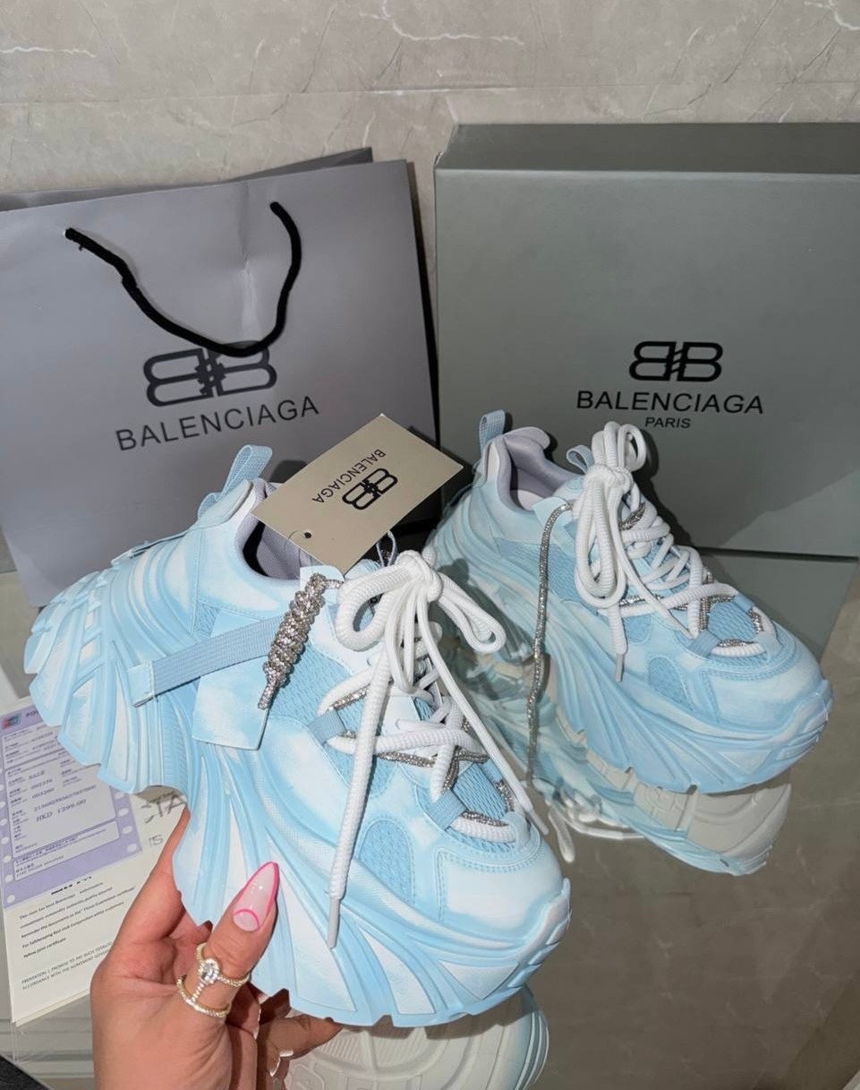 кроссовки balenciaga,кроссовки женские balenciaga,кроссовки balenciaga triple s,balenciaga triple s clear sole,женские массивные кроссовки