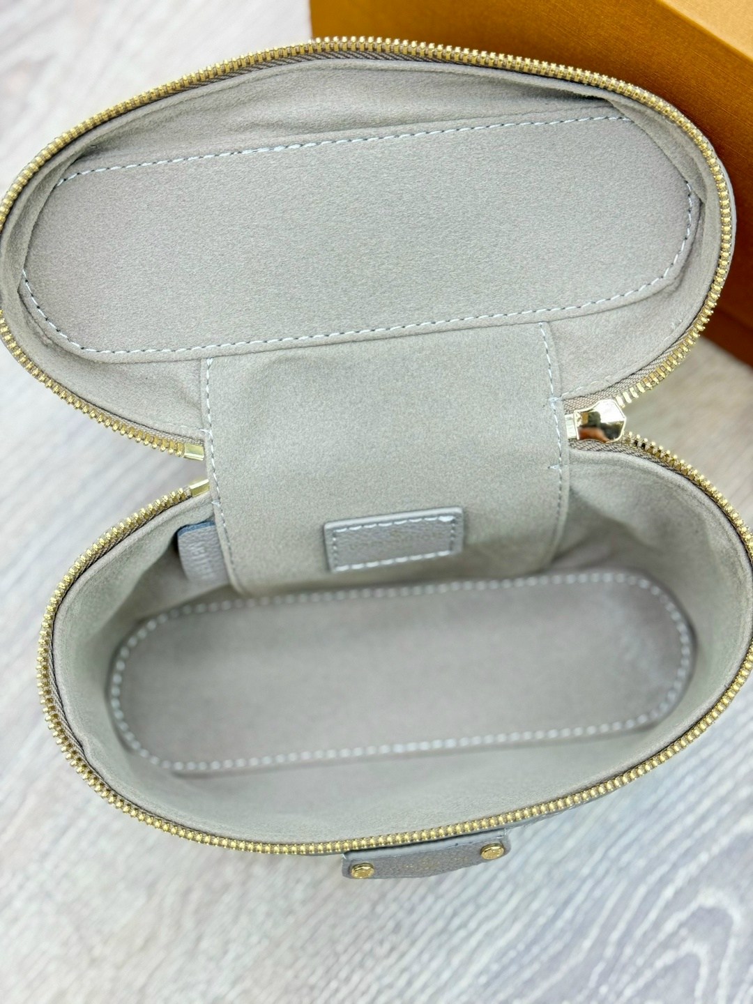 cумка louis vuitton,сумка луи виттон,луи виттон vanity,louis vuitton женская сумка,louis vuitton косметичка louis vuitton