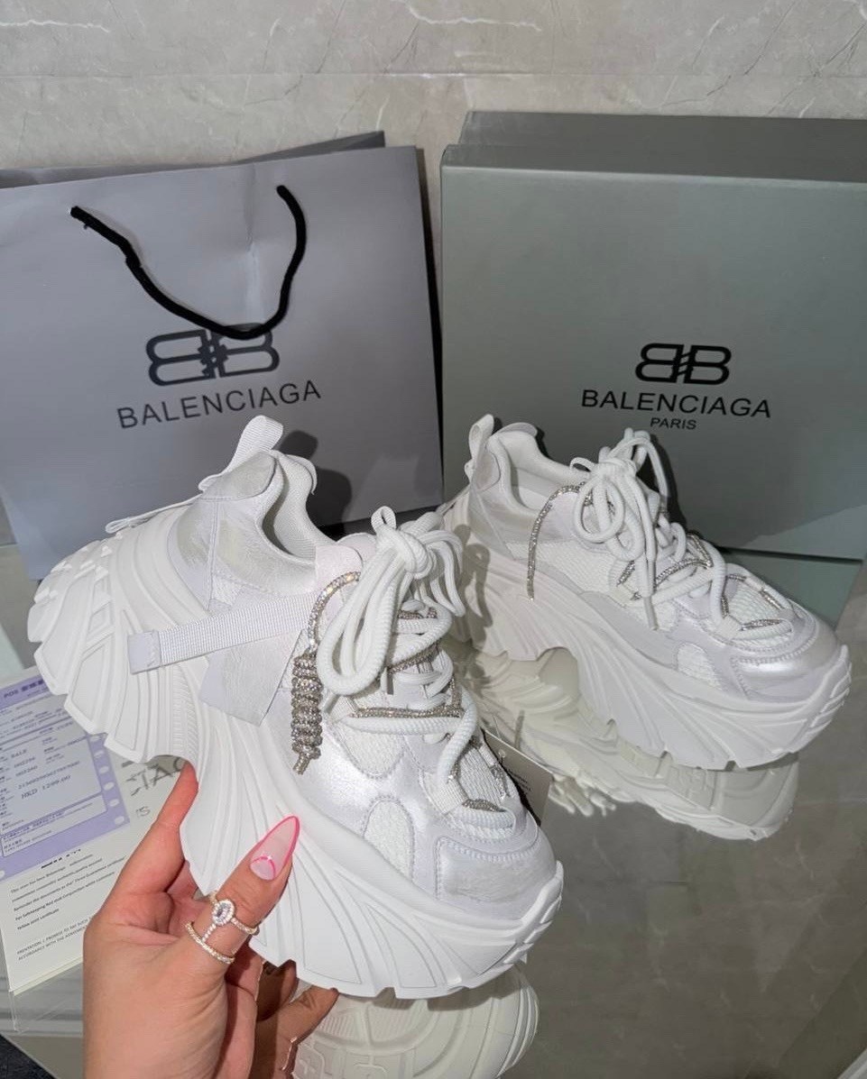 кроссовки balenciaga,кроссовки женские balenciaga,кроссовки balenciaga triple s,balenciaga triple s clear sole,женские массивные кроссовки