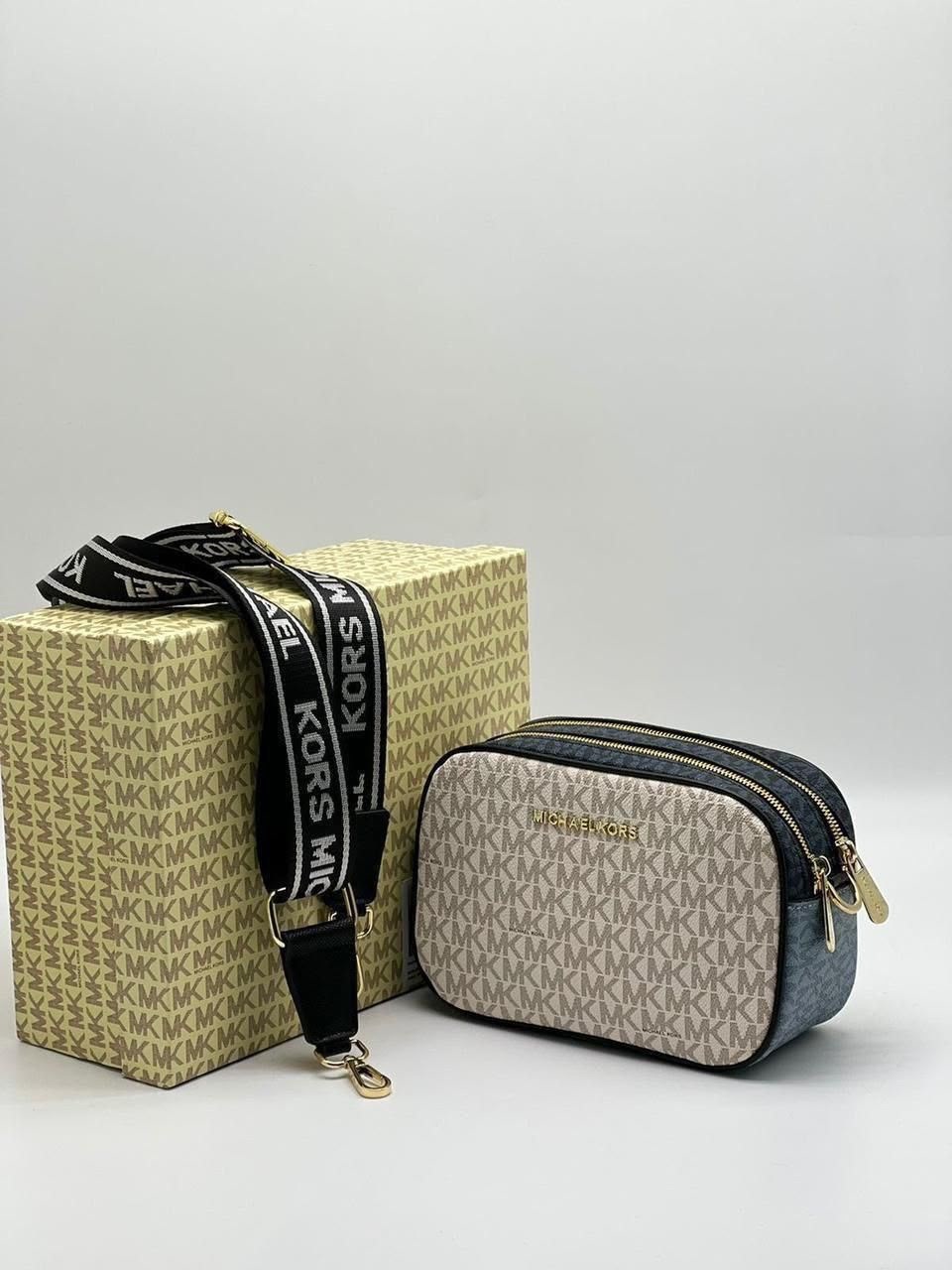 женская сумка michael kors,michael kors сумка на плечо,сумка через плечо michael kors с двумя отделениями и декором monogram,женская сумка кроссбоди michael kors,сумка michael kors