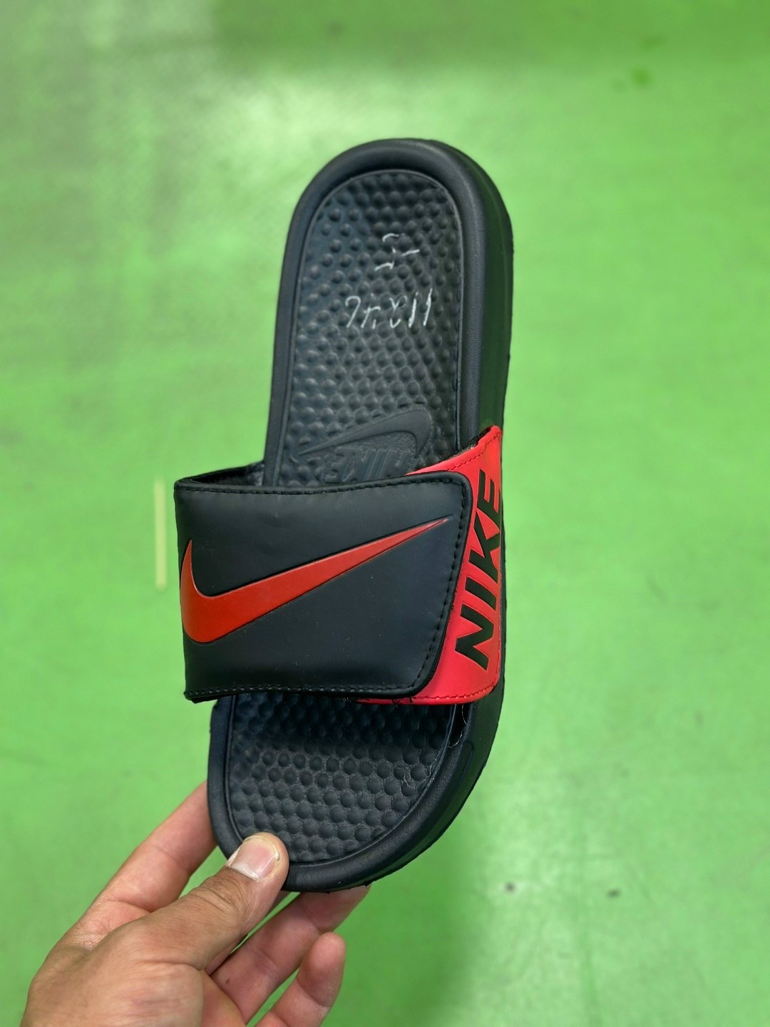 nike slides,nike benassi jdi,nike benassi,тапочки nike жёлтые,тапочки найк