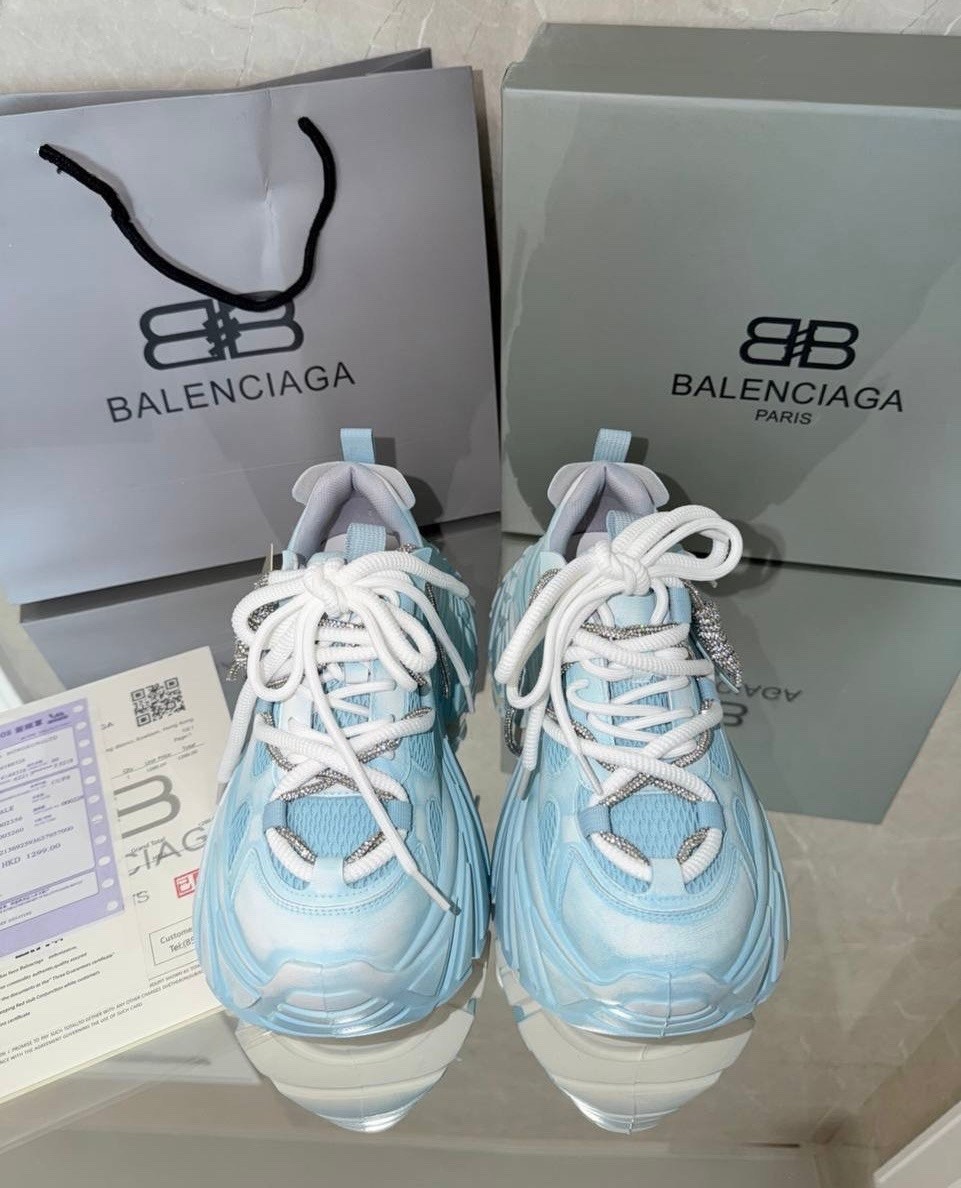 кроссовки balenciaga,кроссовки женские balenciaga,кроссовки balenciaga triple s,balenciaga triple s clear sole,женские массивные кроссовки