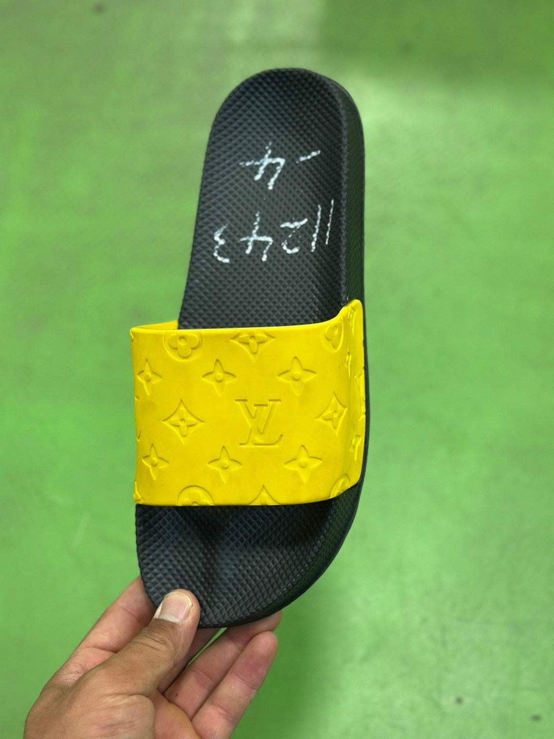 nike slides,nike benassi jdi,nike benassi,тапочки nike жёлтые,тапочки найк