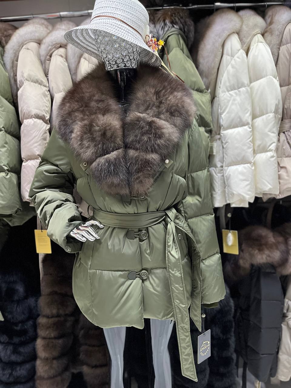 женский пуховик,пуховик женский с натуральным мехом,длинные пуховики,пуховик с натуральным мехом,зимние куртки