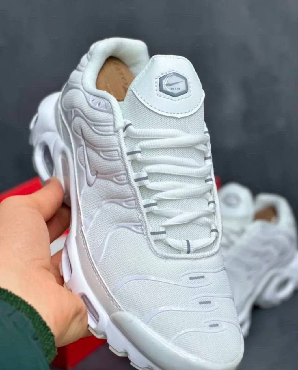 nike air max plus tn,nike air max tn plus white,nike air max plus triple white,nike air max plus,кроссовки