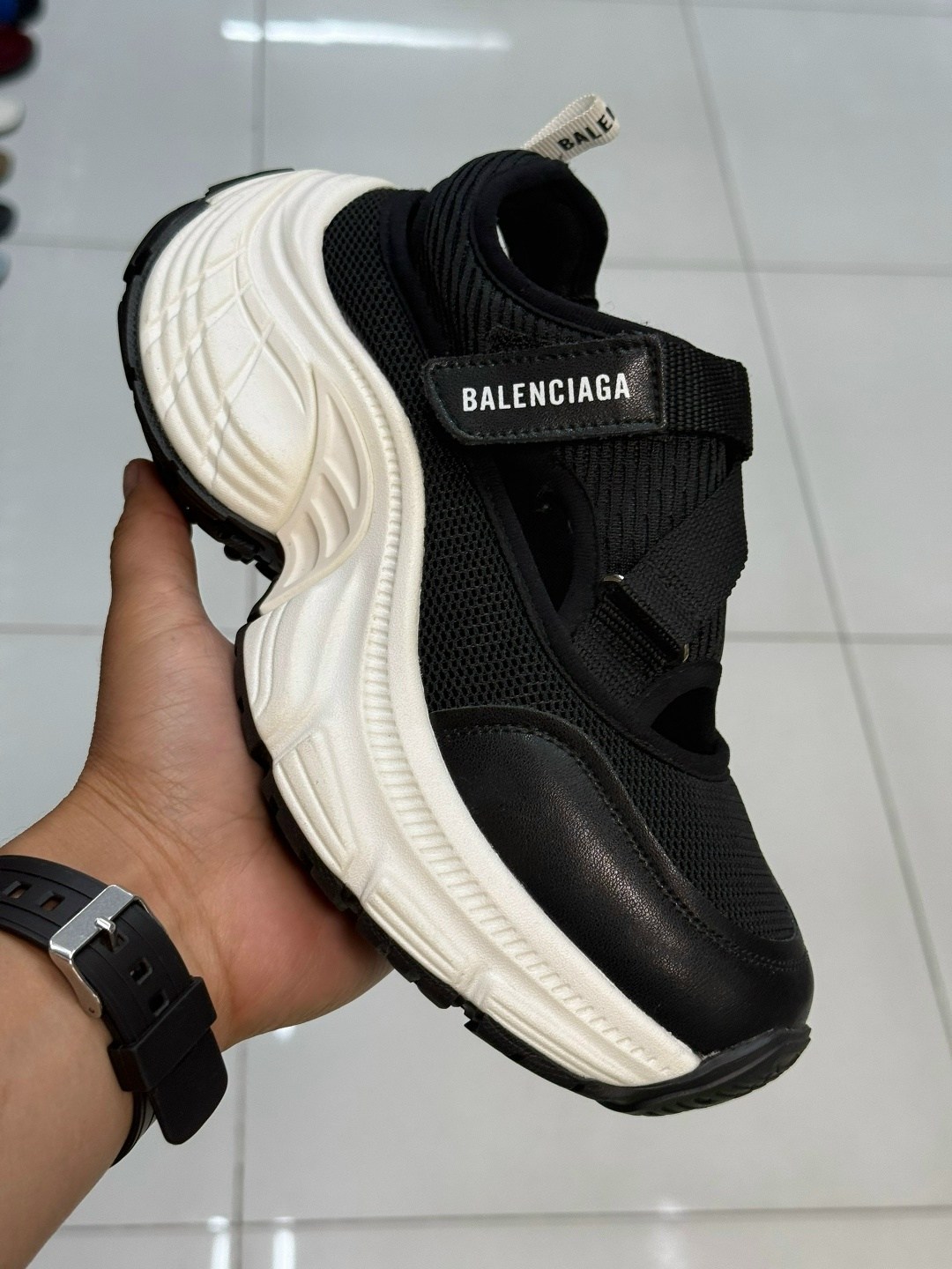 кроссовки женские balenciaga,кроссовки balenciaga,босоножки balenciaga,balenciaga кроссовки черные,босоножки баленсиага