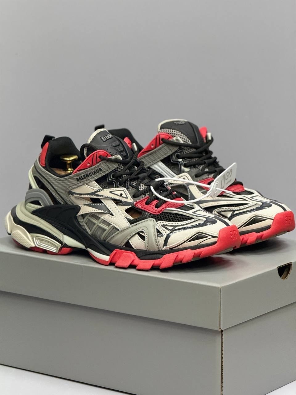balenciaga track.2 sneaker black/red/grey,кроссовки мужские balenciaga track серебряный красный,balenciaga track.2 sneaker grey red,кроссовки balenciaga,кроссовки balenciaga track 2.0