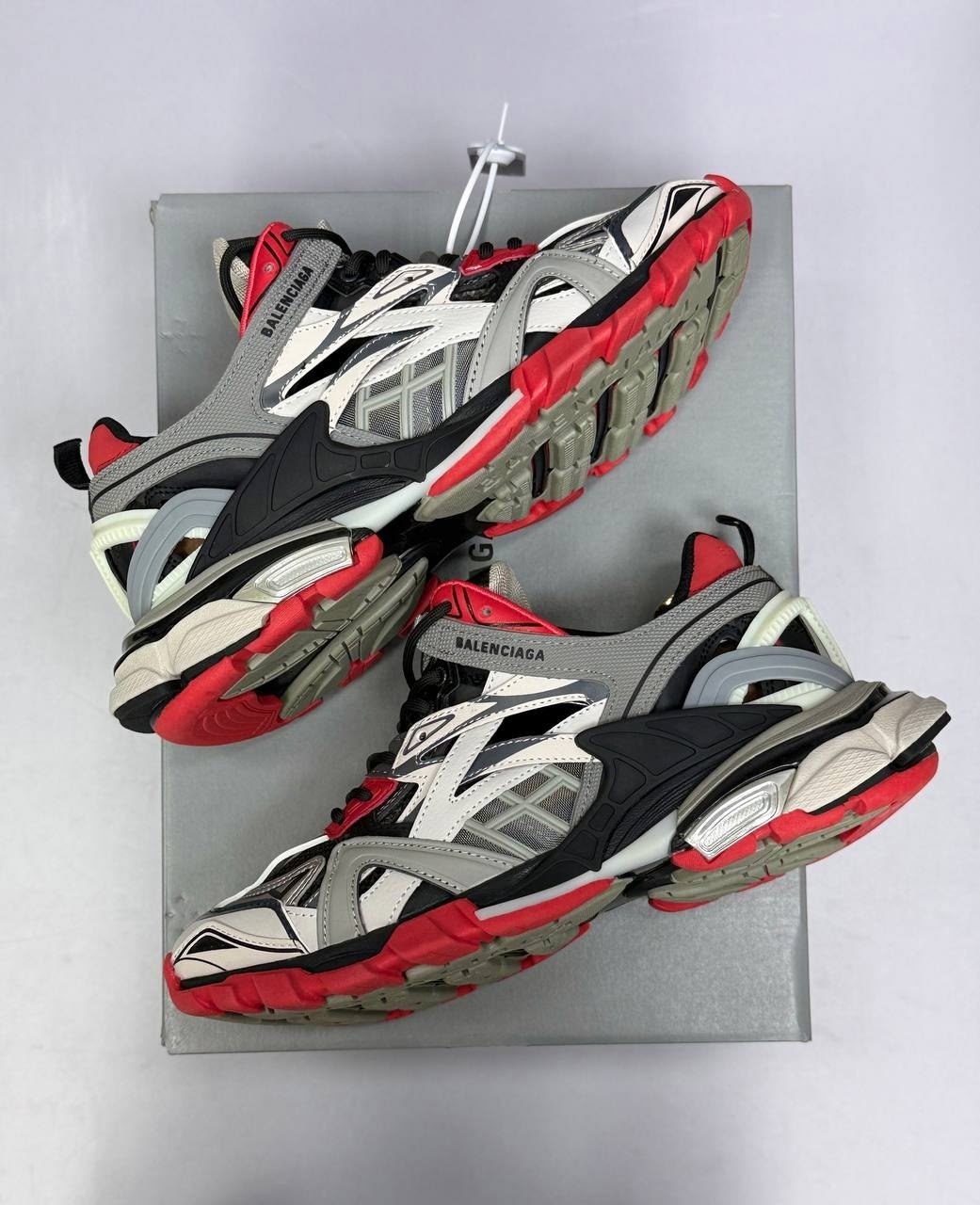 balenciaga track.2 sneaker black/red/grey,кроссовки мужские balenciaga track серебряный красный,balenciaga track.2 sneaker grey red,кроссовки balenciaga,кроссовки balenciaga track 2.0