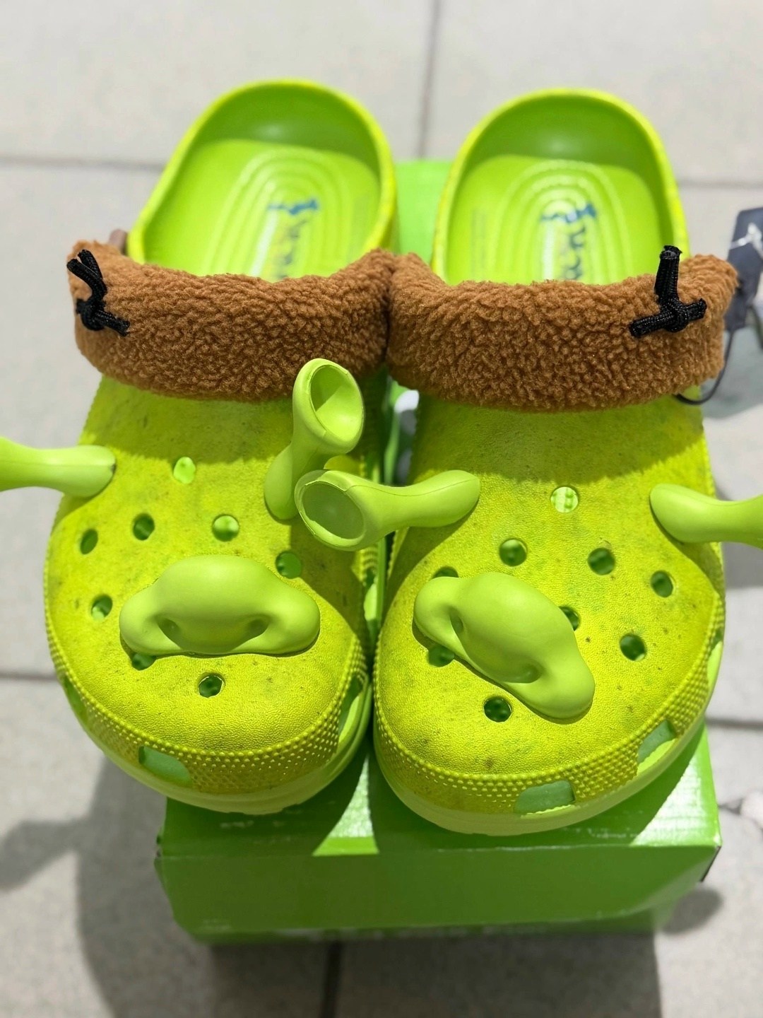 кроксы со шреком,сандалии x dreamworks classic clog 'shrek' crocs, зеленый,сабо shrek classic clog crocs цвет lime punch,crocs classic clog,сабо crocs classic x dreamworks shrek зеленый